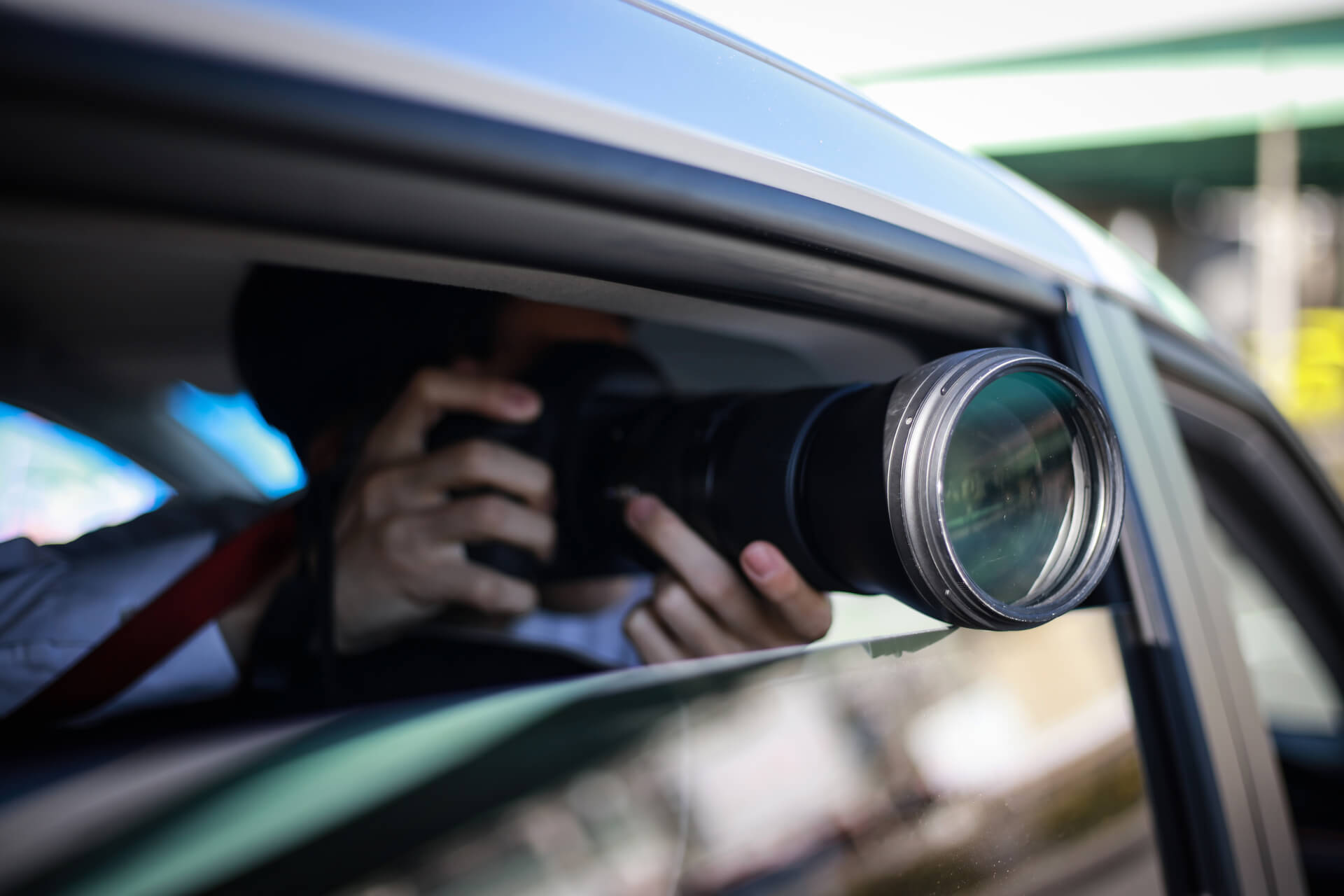 Observation mit einer Kamera aus einem Auto heraus